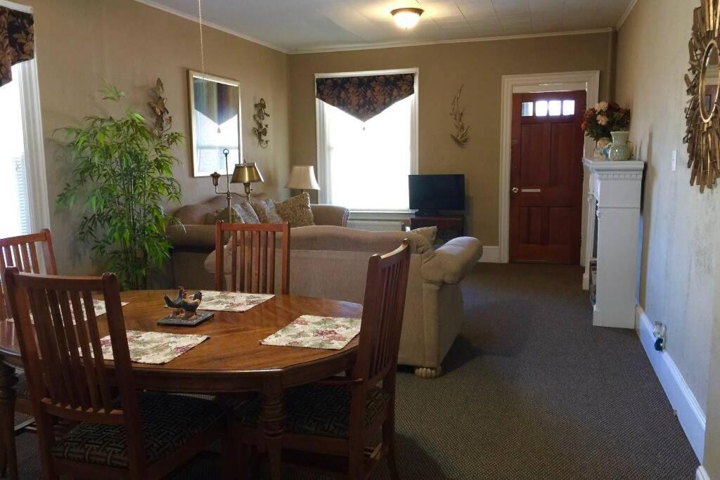 Great Gorge Guesthouse - Walk To The Falls, The Casino And All Downtown Restaurants - Across From The Aquarium Niagara Falls Zewnętrze zdjęcie